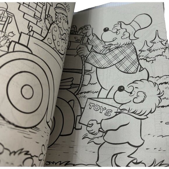 The Berenstain Bears Busy Bears Activity & Bear Country Colouring Book Set Kids - Picture 9 of 10